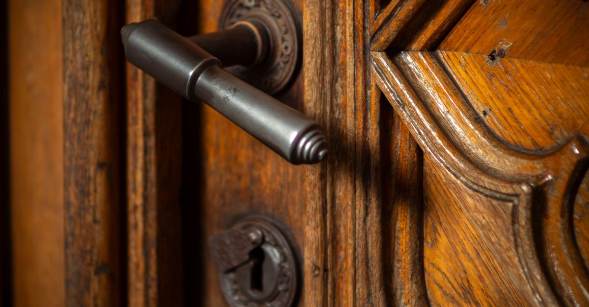 Door Knob Lock vs. Deadbolt: Which Should You Install First? — Brooklyn Atlantic 24 Hour Locksmith